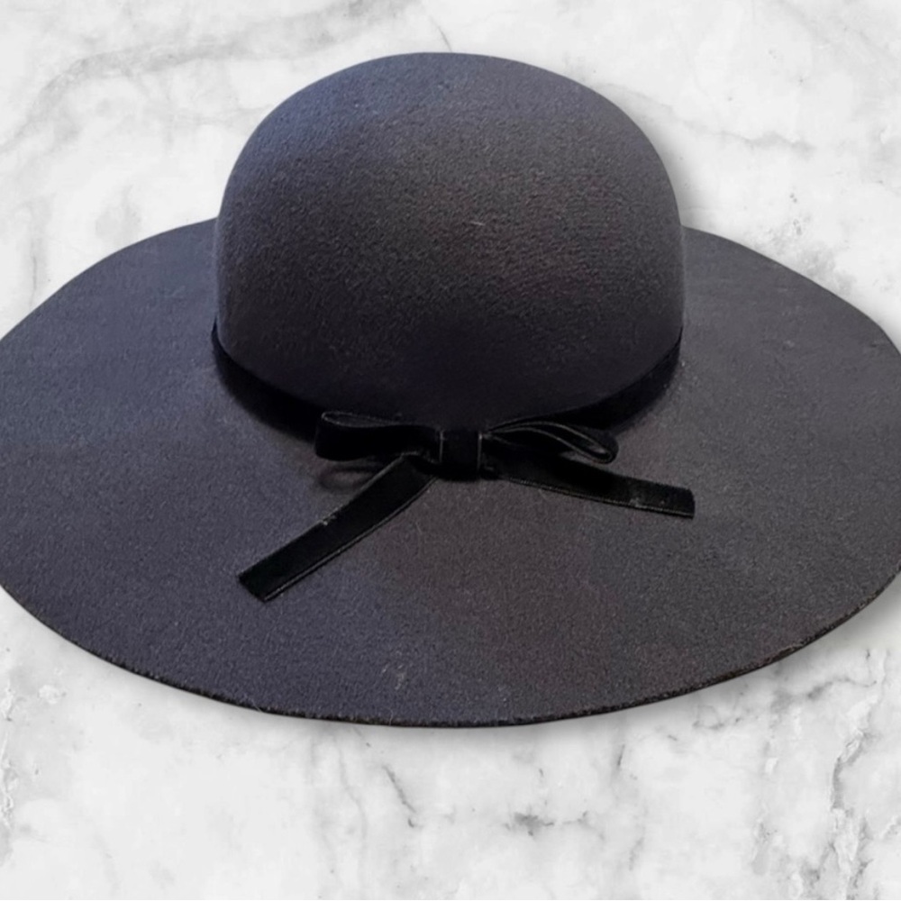 Hat for Girls Wide-Brimmed Black
with Velvet Ribbon NWOT